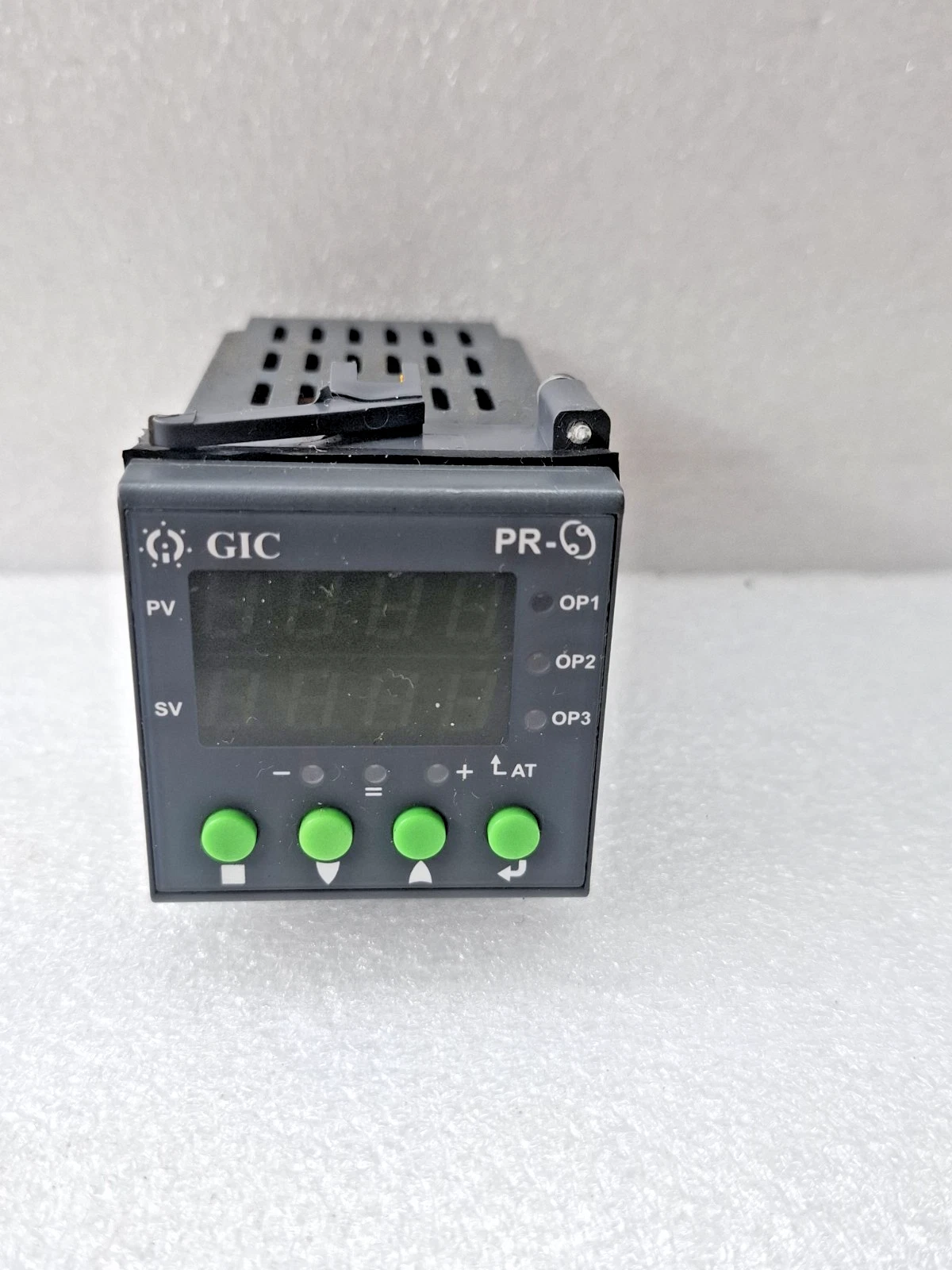 GIC PR-69 TEMPERATURE CONTROLLER 110-240VAC